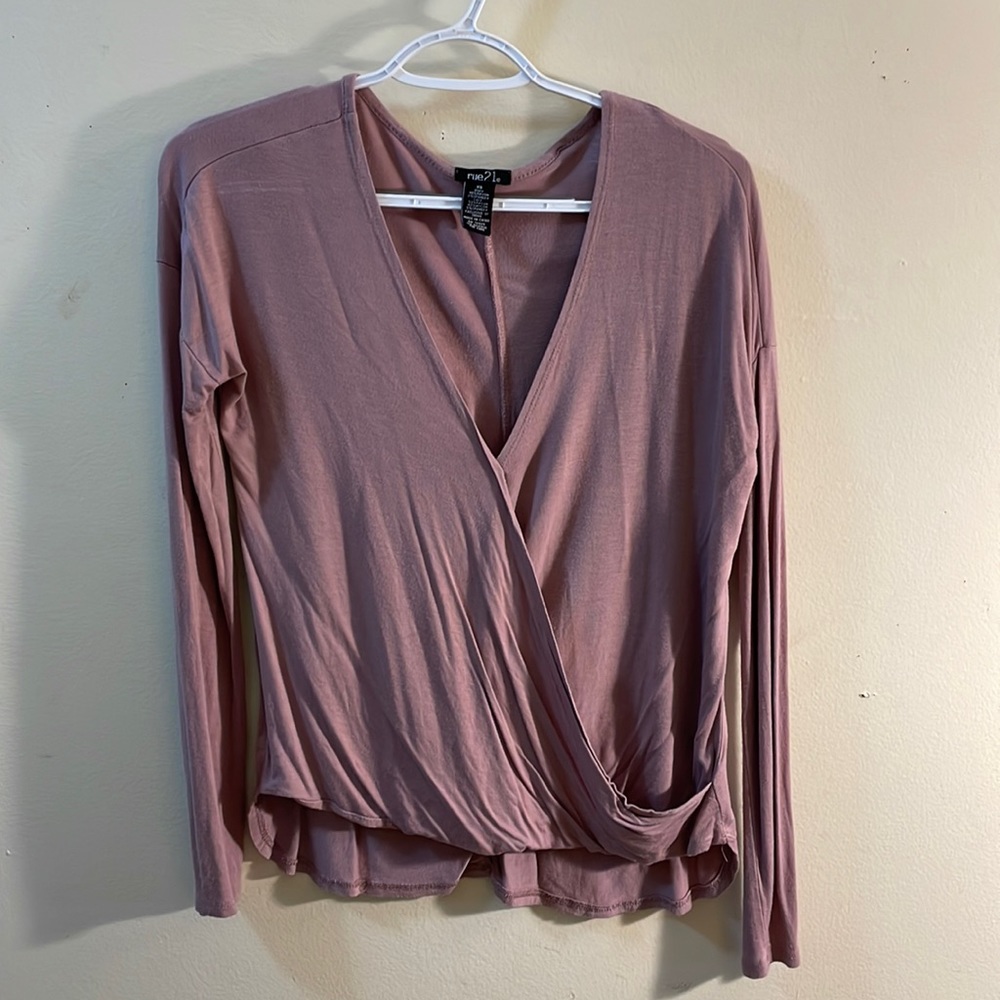 Cute dressy shirt! Brand: rue21, Size: XS, Color: Purple/Pink